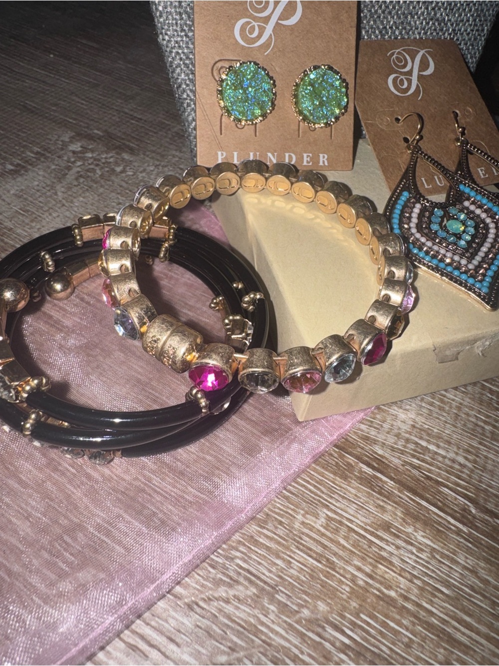 Plunder Bundle Earrings and Bracelet Set - Picture 5 of 5